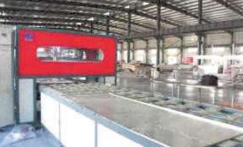 Automatic glue spraying